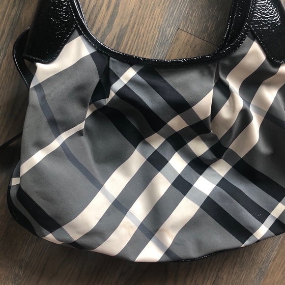 💯 Authentic Burberry Black Check Handbag - Picture 5 of 8